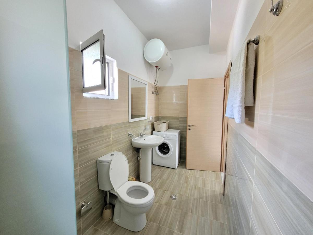 Parid Appartments Sarandë Esterno foto
