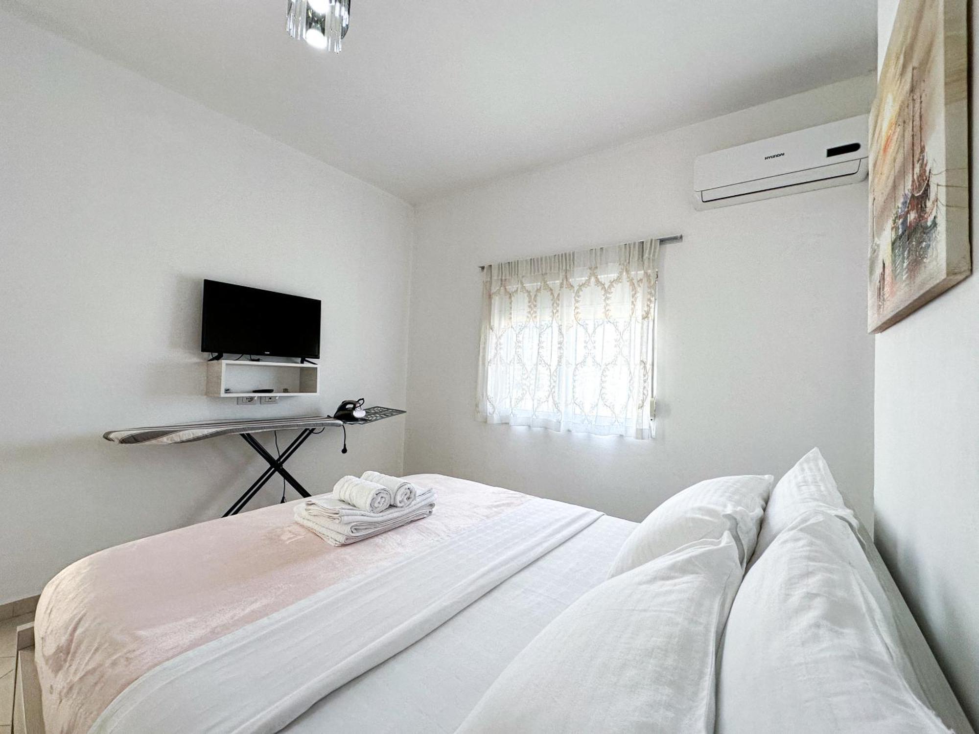 Parid Appartments Sarandë Esterno foto